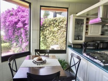¡Como Nueva! Casa con Jardín Privado en Zona Esmeralda