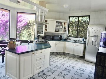 ¡Como Nueva! Casa con Jardín Privado en Zona Esmeralda