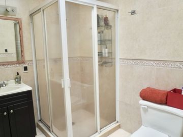 ¡Como Nueva! Casa con Jardín Privado en Zona Esmeralda