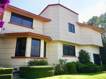 ¡Como Nueva! Casa con Jardín Privado en Zona Esmeralda