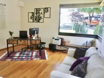 ¡Como Nueva! Casa con Jardín Privado en Zona Esmeralda