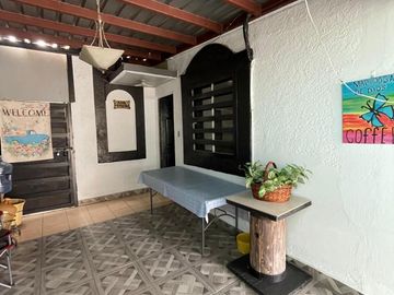 SE VENDE casa dos pisos con ampliaciones en El Campanario Mexicali