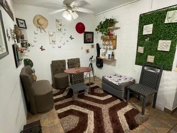 SE VENDE casa dos pisos con ampliaciones en El Campanario Mexicali