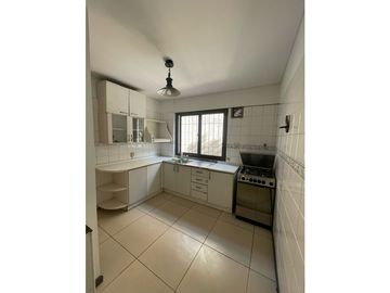 RealtyPlus Vende Departamento en Av San Martin