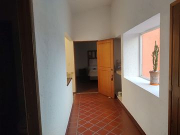 CASA EN RENTA AMUEBLADA CERCA DE AV. COMPOSITORES