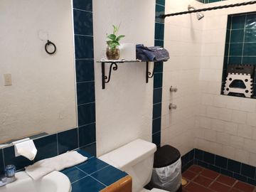 CASA EN RENTA AMUEBLADA CERCA DE AV. COMPOSITORES