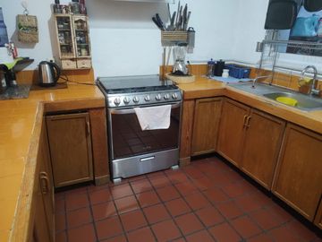 CASA EN RENTA AMUEBLADA CERCA DE AV. COMPOSITORES