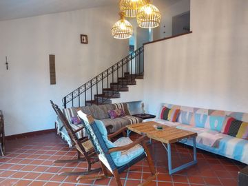 CASA EN RENTA AMUEBLADA CERCA DE AV. COMPOSITORES