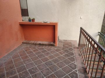 CASA EN RENTA AMUEBLADA CERCA DE AV. COMPOSITORES
