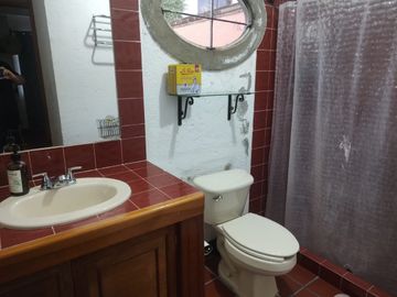 CASA EN RENTA AMUEBLADA CERCA DE AV. COMPOSITORES