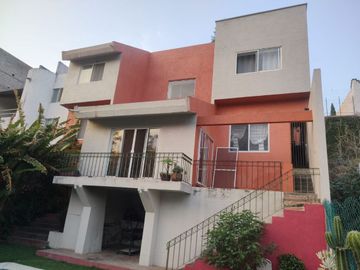 CASA EN RENTA AMUEBLADA CERCA DE AV. COMPOSITORES