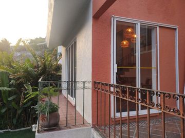 CASA EN RENTA AMUEBLADA CERCA DE AV. COMPOSITORES
