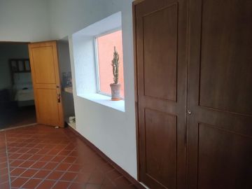 CASA EN RENTA AMUEBLADA CERCA DE AV. COMPOSITORES