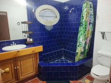 CASA EN RENTA AMUEBLADA CERCA DE AV. COMPOSITORES