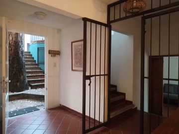 CASA EN RENTA AMUEBLADA CERCA DE AV. COMPOSITORES