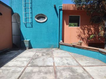 CASA EN RENTA AMUEBLADA CERCA DE AV. COMPOSITORES