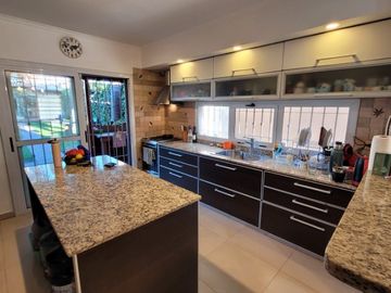 Casa en venta en Villa Luzuriaga