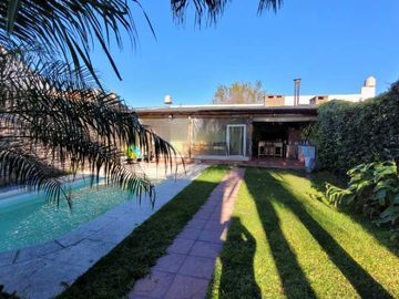 Casa en venta en Villa Luzuriaga
