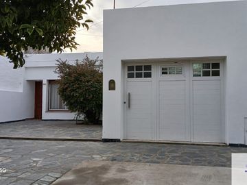 Casa en venta de 3 dormitorios c/ cochera en 9 de Julio