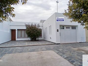 Casa en venta de 3 dormitorios c/ cochera en 9 de Julio