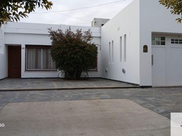 Casa en venta de 3 dormitorios c/ cochera en 9 de Julio