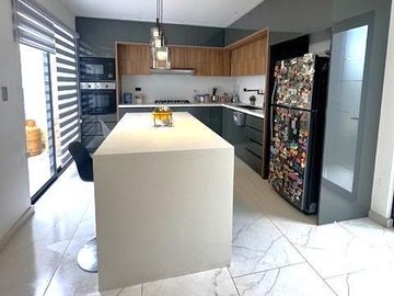 Hermosa y Moderna Casa Nueva en Cuenca Sector El Valle 5 Dorm 3,5 Baños