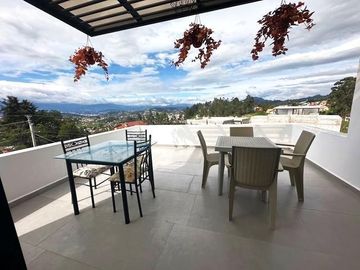 Hermosa y Moderna Casa Nueva en Cuenca Sector El Valle 5 Dorm 3,5 Baños