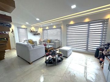 Hermosa y Moderna Casa Nueva en Cuenca Sector El Valle 5 Dorm 3,5 Baños