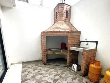 Hermosa y Moderna Casa Nueva en Cuenca Sector El Valle 5 Dorm 3,5 Baños