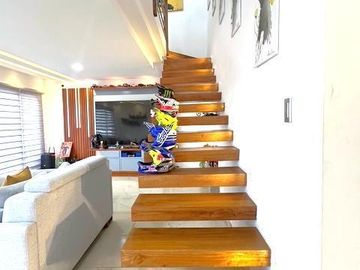 Hermosa y Moderna Casa Nueva en Cuenca Sector El Valle 5 Dorm 3,5 Baños