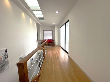 Hermosa y Moderna Casa Nueva en Cuenca Sector El Valle 5 Dorm 3,5 Baños
