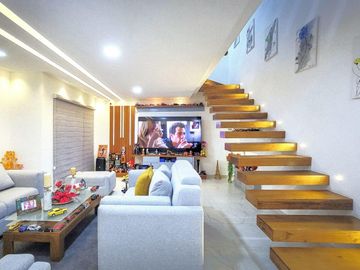 Hermosa y Moderna Casa Nueva en Cuenca Sector El Valle 5 Dorm 3,5 Baños