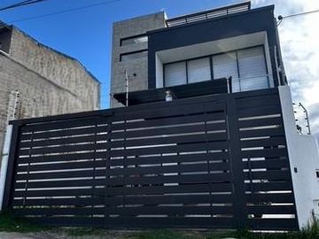 Hermosa y Moderna Casa Nueva en Cuenca Sector El Valle 5 Dorm 3,5 Baños