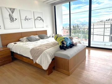 Hermosa y Moderna Casa Nueva en Cuenca Sector El Valle 5 Dorm 3,5 Baños