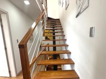 Hermosa y Moderna Casa Nueva en Cuenca Sector El Valle 5 Dorm 3,5 Baños