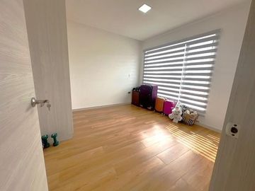 Hermosa y Moderna Casa Nueva en Cuenca Sector El Valle 5 Dorm 3,5 Baños