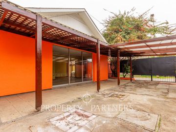 Gran casa esquina villa Santa Carolina, Macul