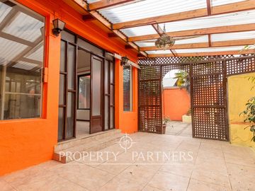 Gran casa esquina villa Santa Carolina, Macul