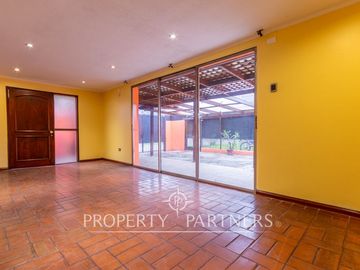 Gran casa esquina villa Santa Carolina, Macul