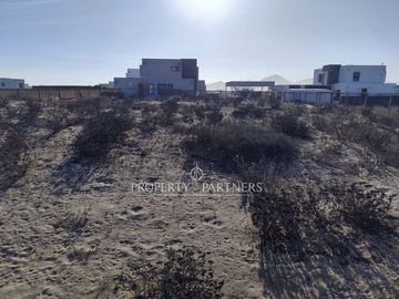 Gran terreno en venta en Serena Golf