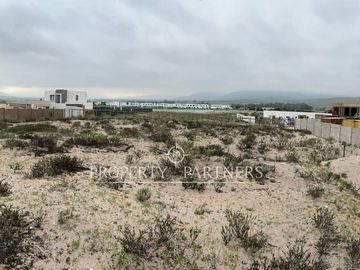 Gran terreno en venta en Serena Golf