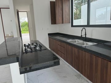 ESTRENA CASA NUEVA EN DZITYÁ.
