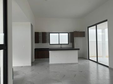 ESTRENA CASA NUEVA EN DZITYÁ.