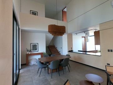 Se vende Casa en privada residencial.