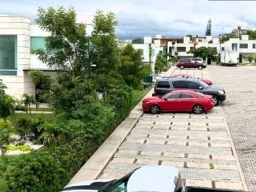 Casa en Venta en Oaxtepec, Morelos – Residencial Privado con Albercas y Áreas Ve