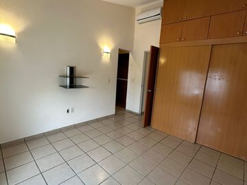 .Casa en venta en Parques del Bosque