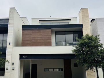 CASA EN VENTA ZONA CUMBRES GARCIA