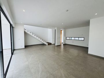 CASA EN VENTA ZONA CUMBRES GARCIA