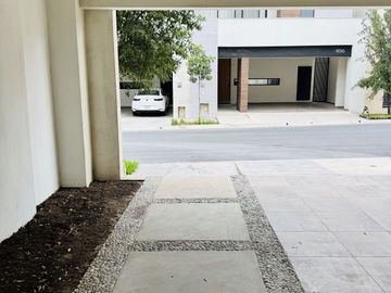 CASA EN VENTA ZONA CUMBRES GARCIA