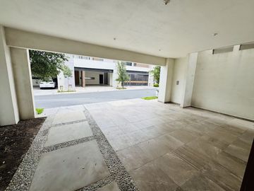 CASA EN VENTA ZONA CUMBRES GARCIA
